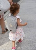 Plecak dziecięcy Kinder Hop Travel Bear (Mini) Triangles Light Grey